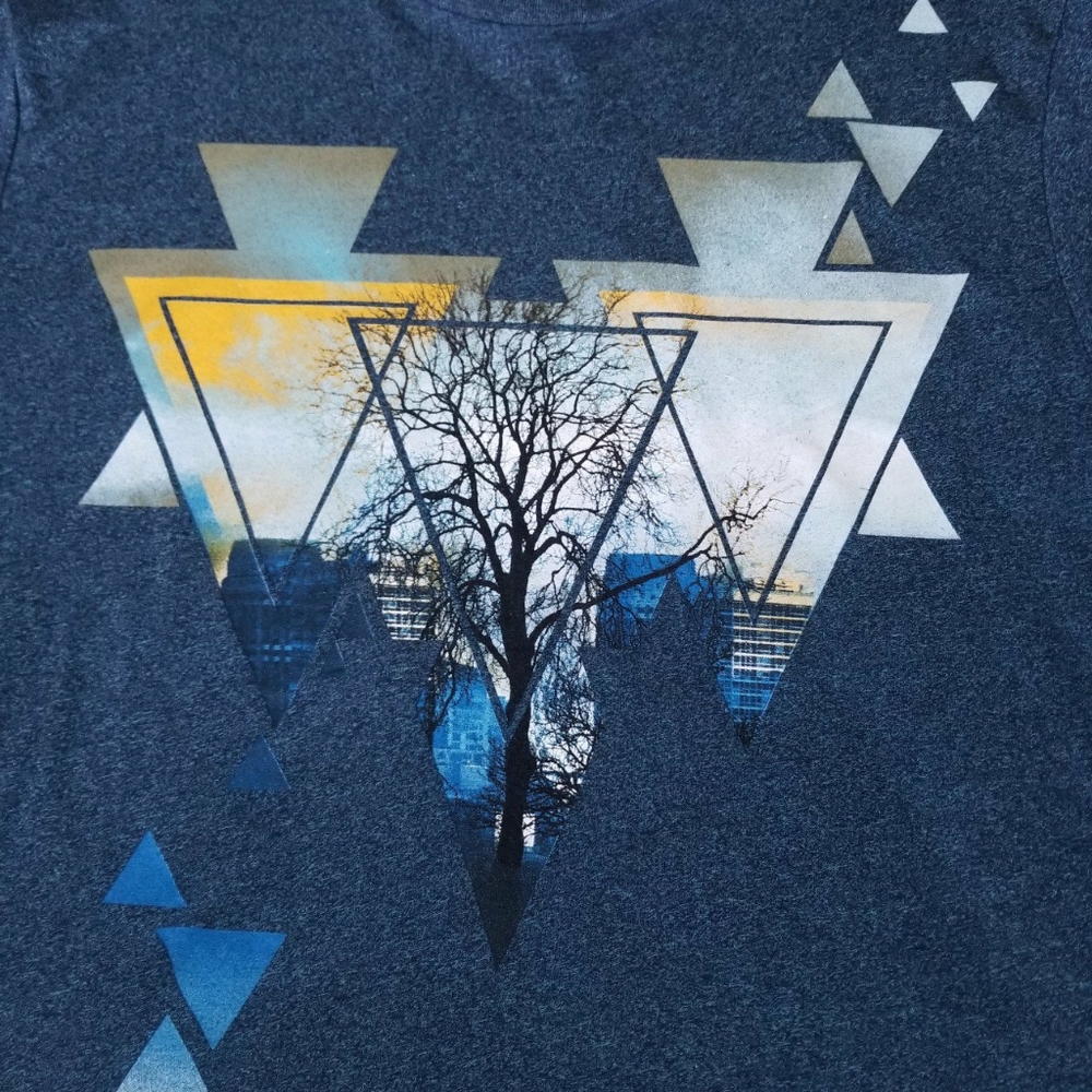 Apt. 9 blue heather t-shirt with fabulous geometri
